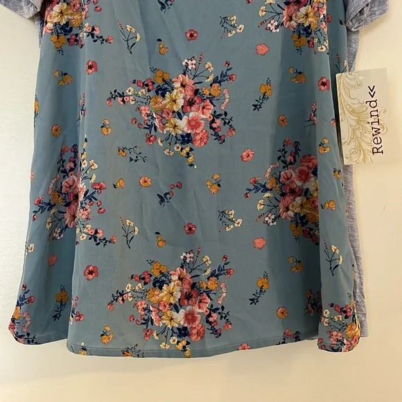 Rewind brand new gray and blue floral Tshirt - Picture 3 of 7
